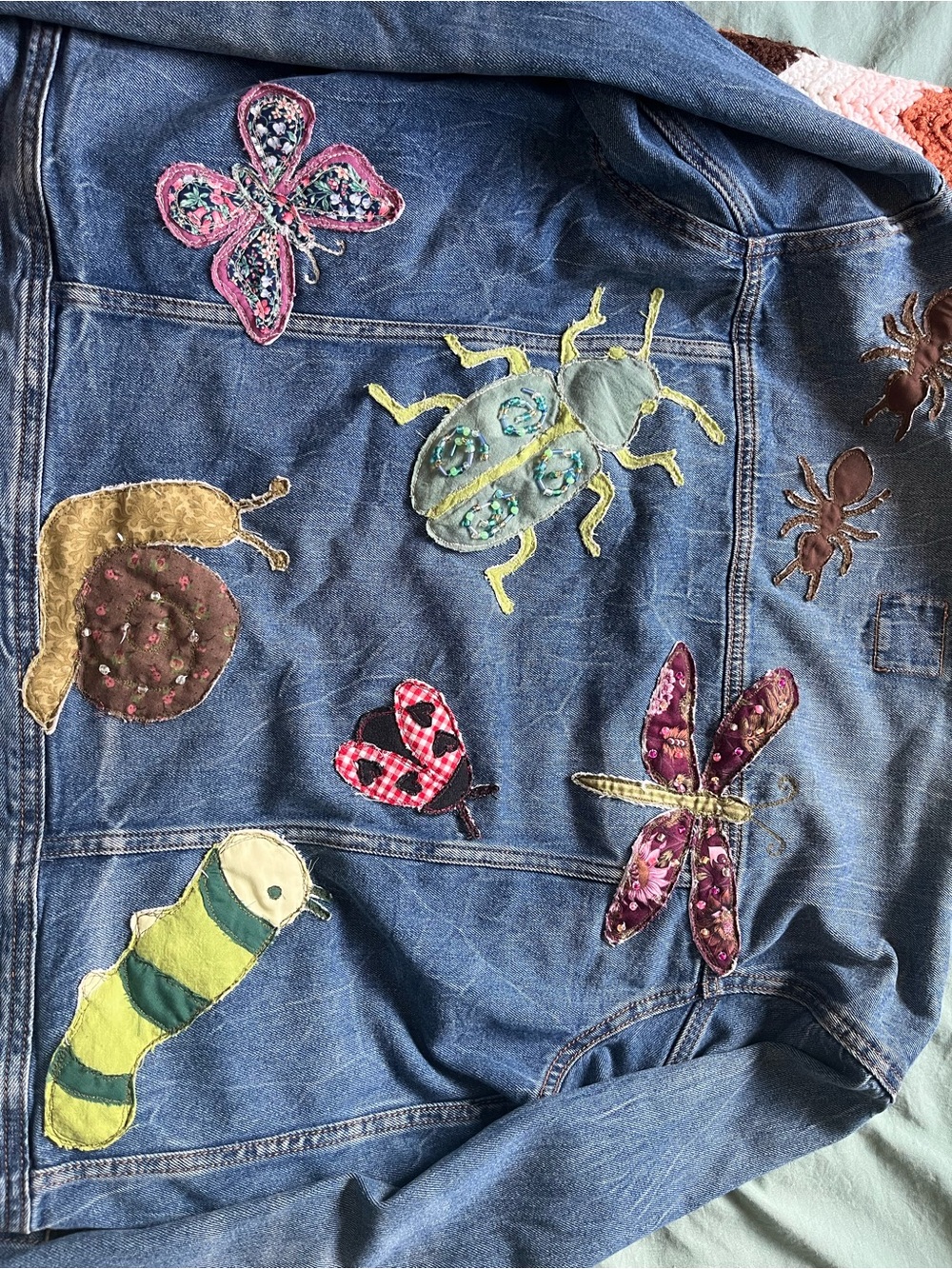 Embroidered Blue Denim Jacket with Bug Patches - Perfect for Noah Kahan Concert - Picture 5 of 7